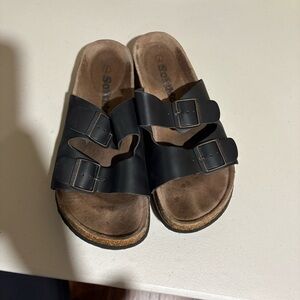 Soft moc sandals